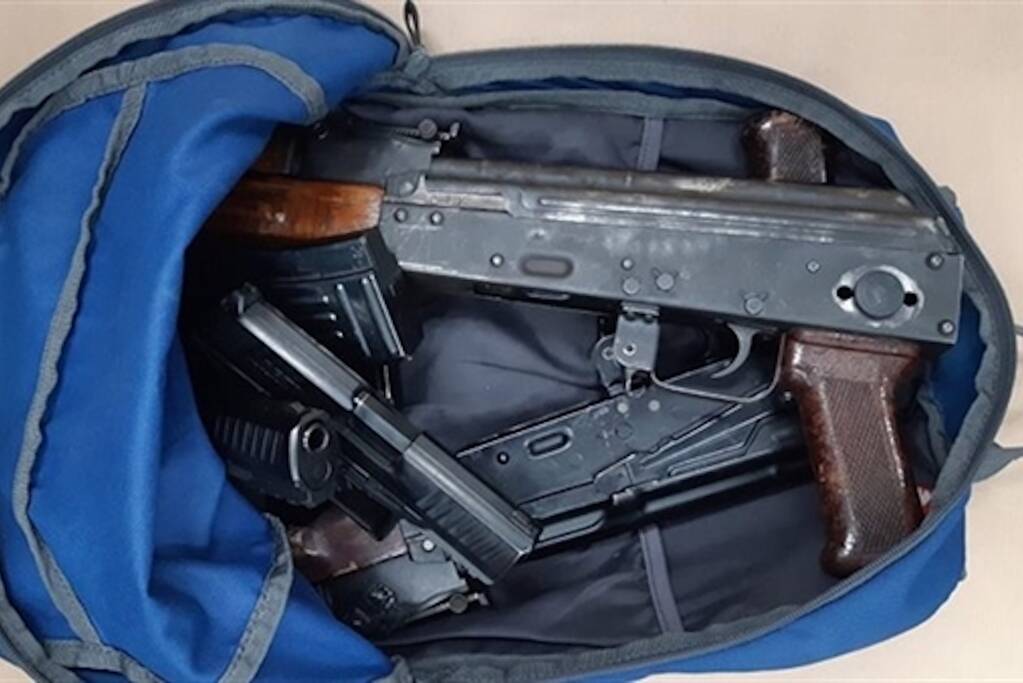 Rechtbank eist 7 jaar voor invoer wapens en 300 kilo cocaÃ¯ne in verborgen ruimte in busje