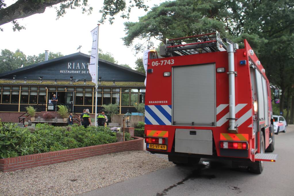 Brand in Restaurant Foyer Riant