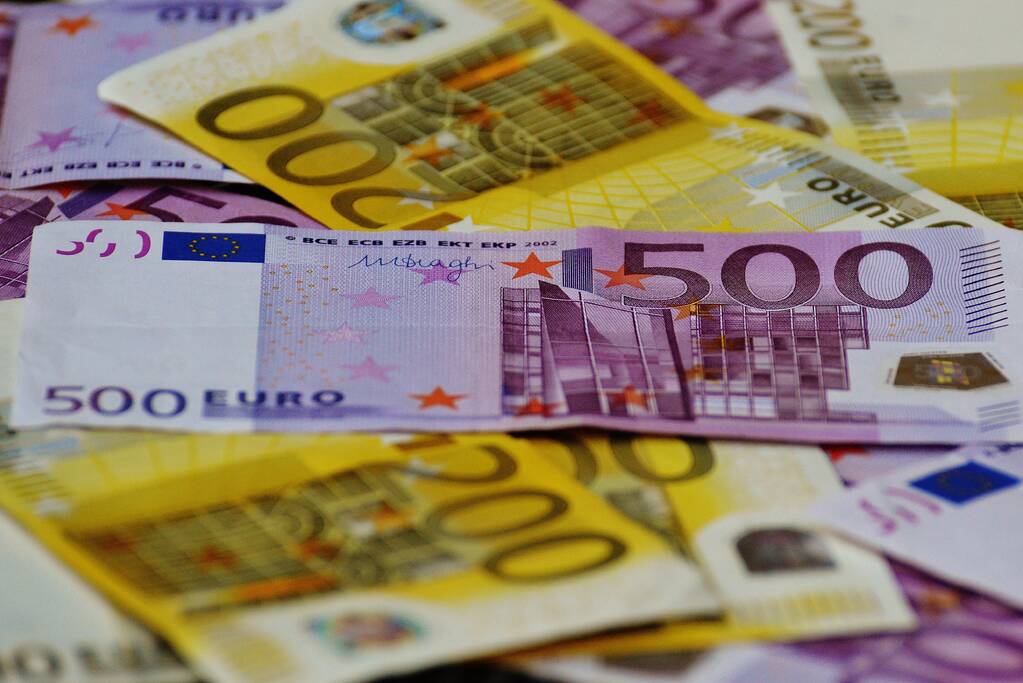 Buddy besteelt 71-jarige cliÃ«nt van 25.000 euro