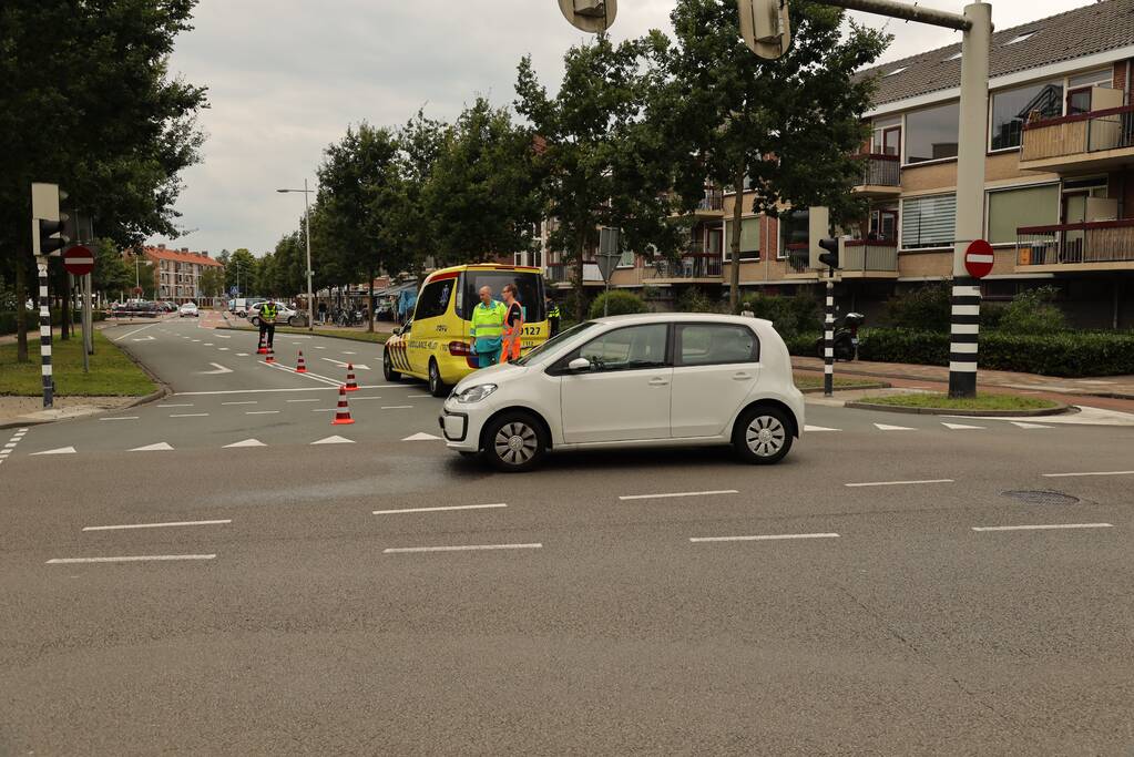 Snorscootster over de kop geslagen na aanrijding
