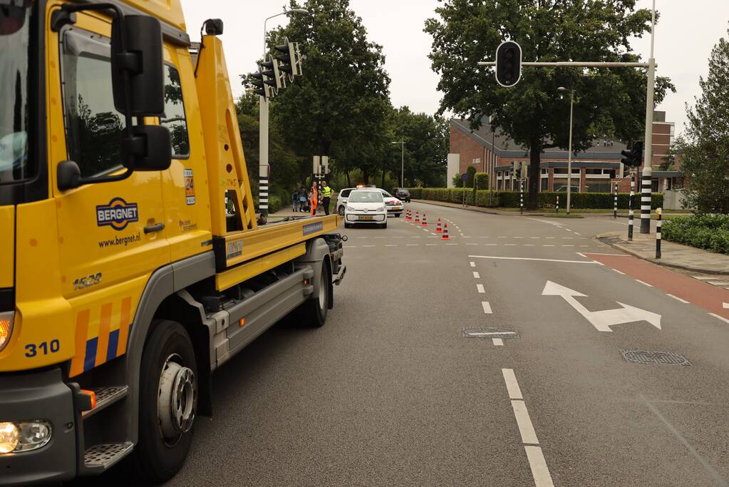 Snorscootster over de kop geslagen na aanrijding