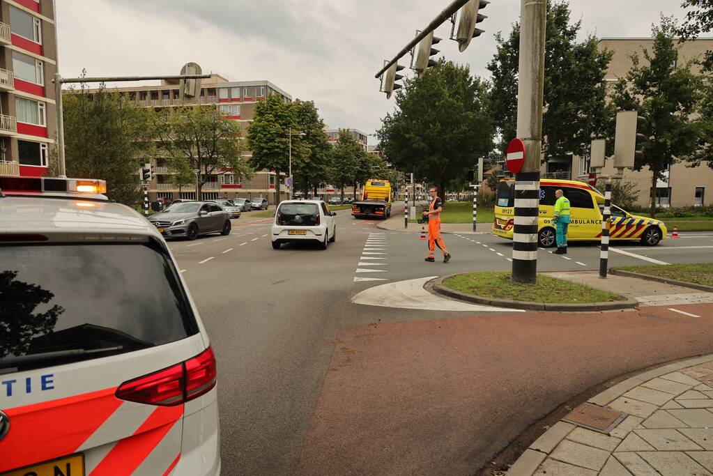 Snorscootster over de kop geslagen na aanrijding