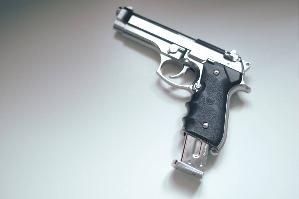 Man aangehouden na zwaaien met wapen