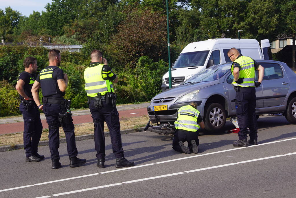 Overstekende fietser aangereden op rotonde