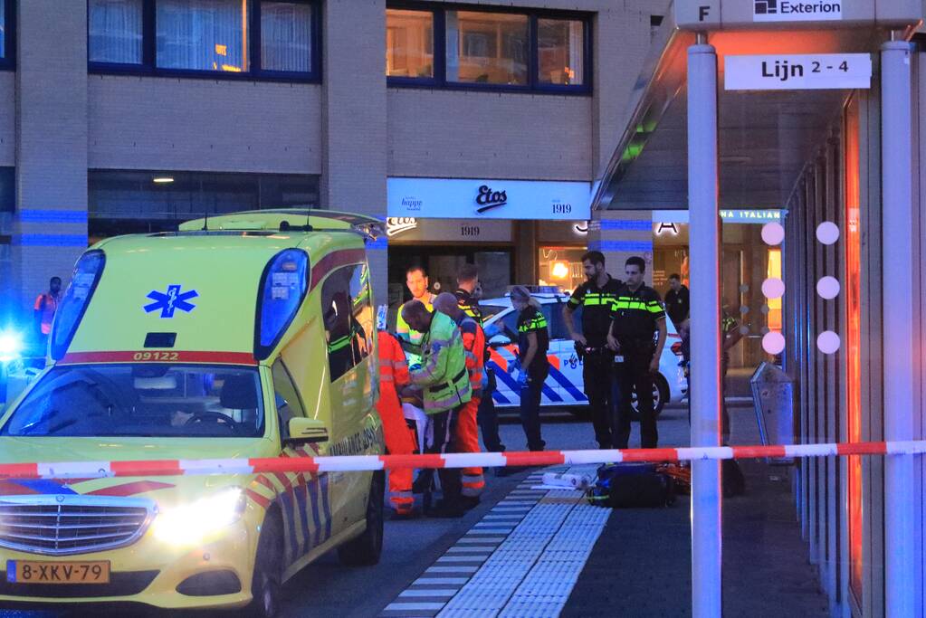 Man (39) schrikt en valt achterover