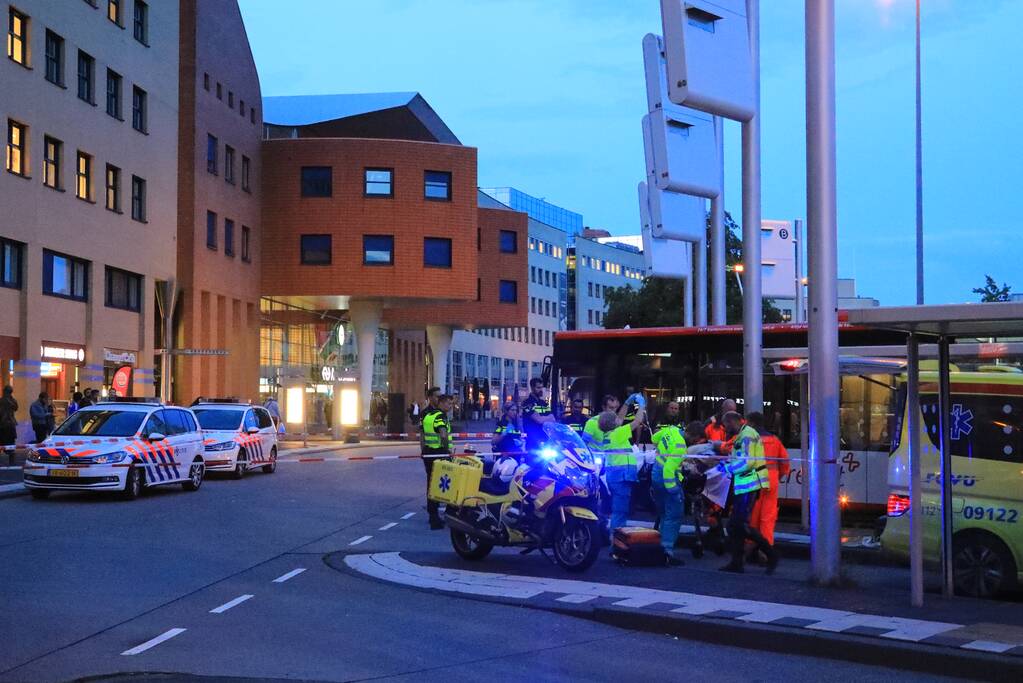 Man (39) schrikt en valt achterover