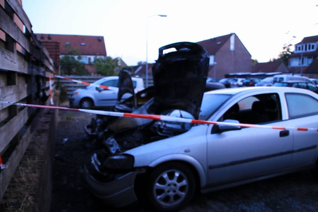 Twee autoÂ’s uitgebrand in woonwijk