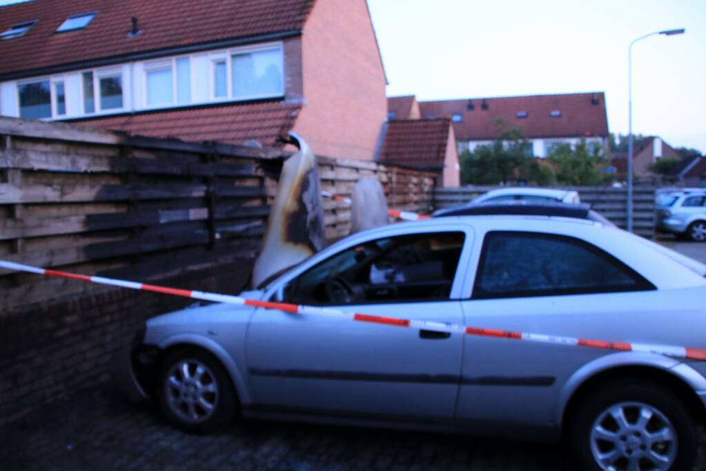 Twee autoÂ’s uitgebrand in woonwijk