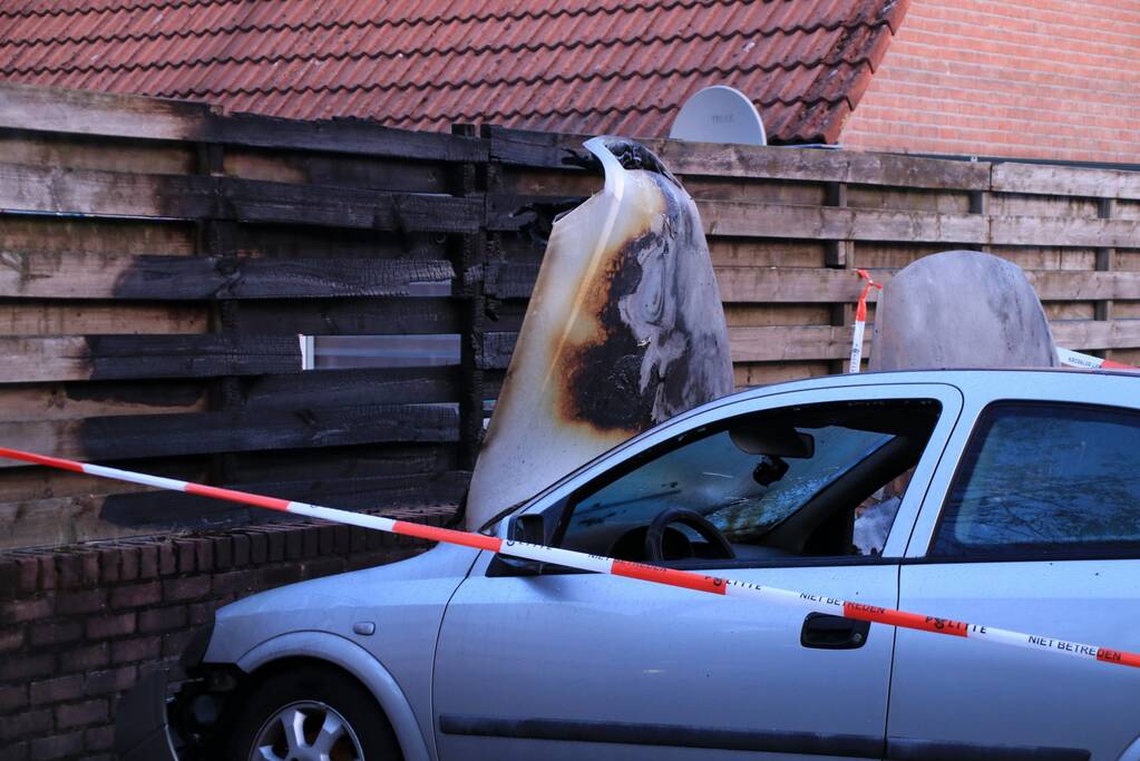 Twee autoÂ’s uitgebrand in woonwijk