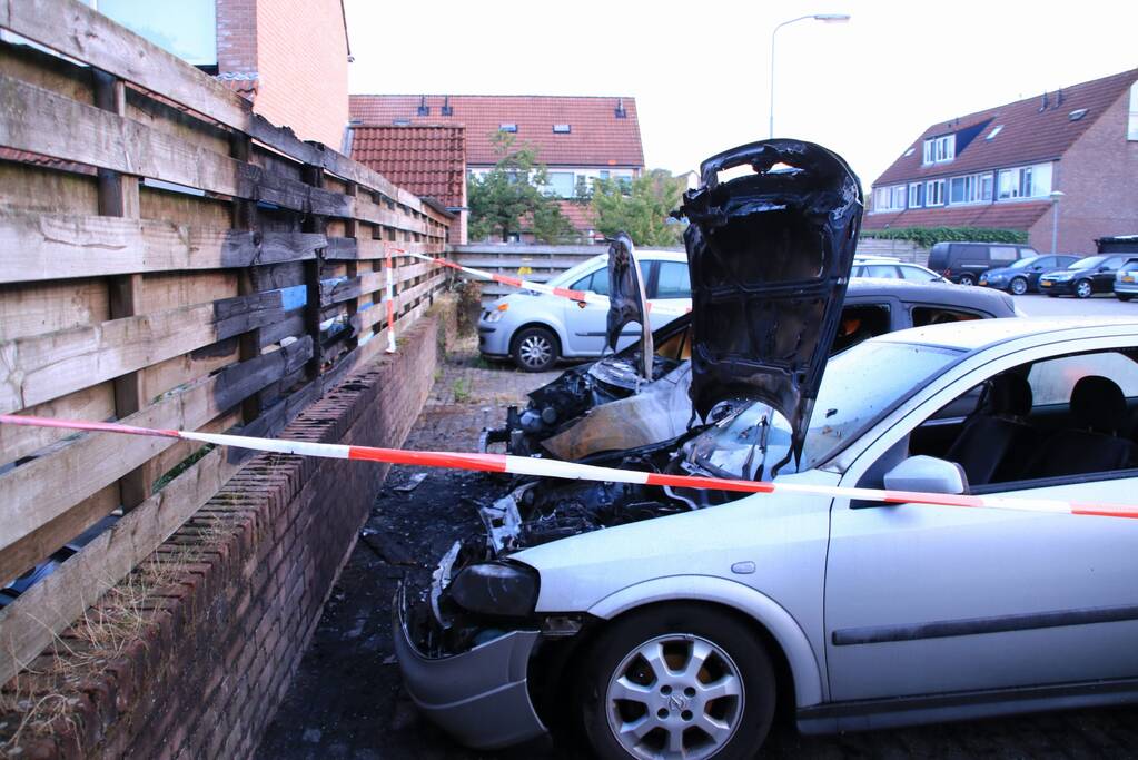 Twee autoÂ’s uitgebrand in woonwijk