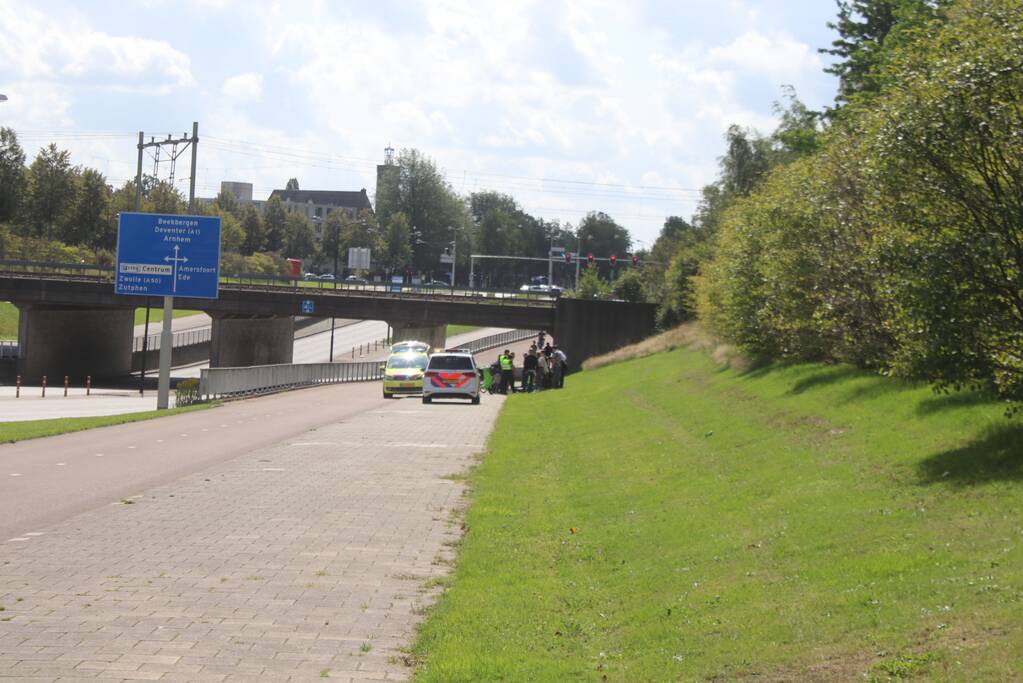 Vrouw gewond na ongeval op fietspad