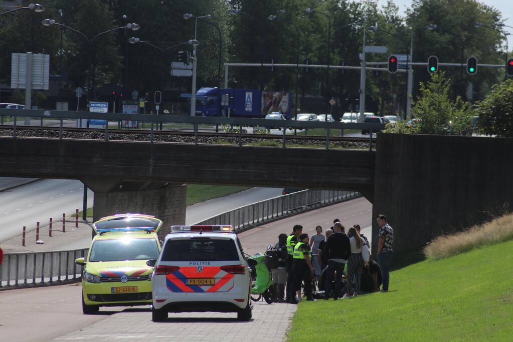 Vrouw gewond na ongeval op fietspad