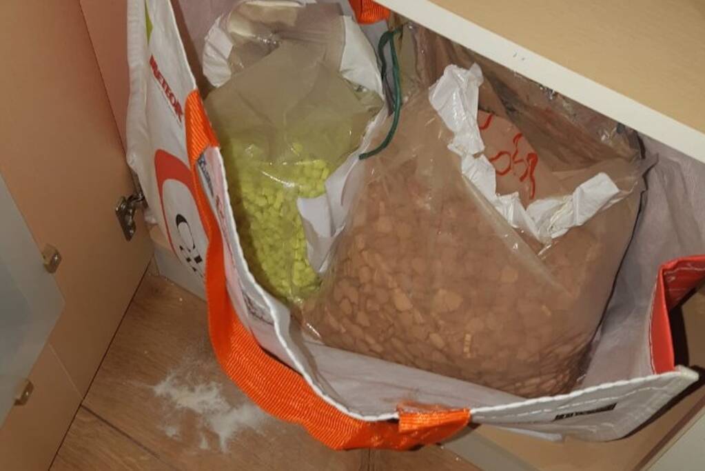 Vader en zoon aangehouden voor verzending van XTC-pillen per post