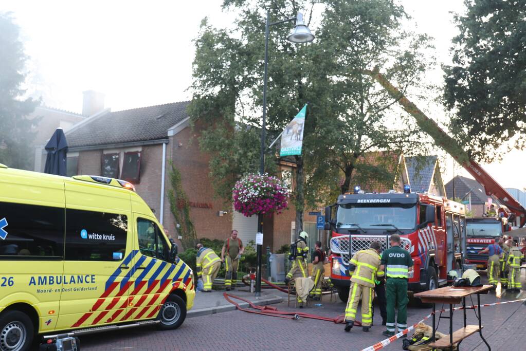 Personen vermist bij flinke brand in pand Leger des Heils