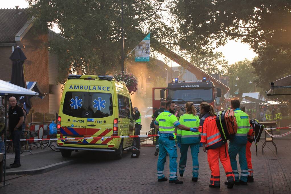 Personen vermist bij flinke brand in pand Leger des Heils