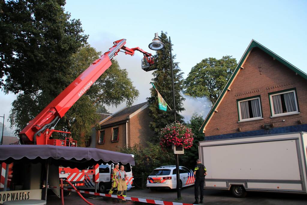 Personen vermist bij flinke brand in pand Leger des Heils