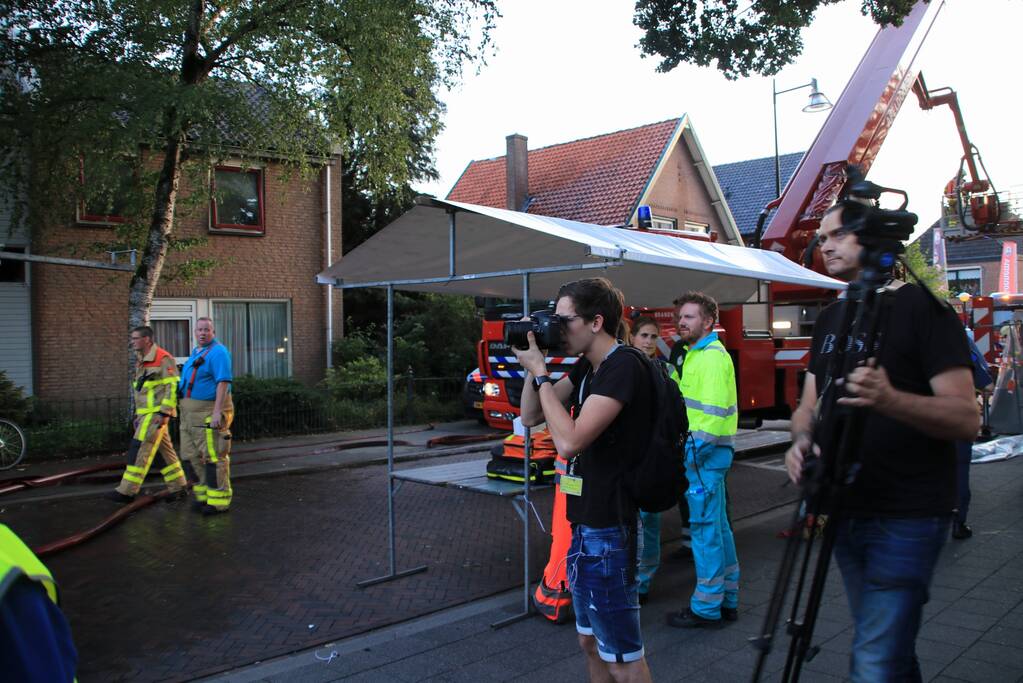 Personen vermist bij flinke brand in pand Leger des Heils