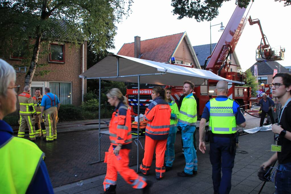 Personen vermist bij flinke brand in pand Leger des Heils