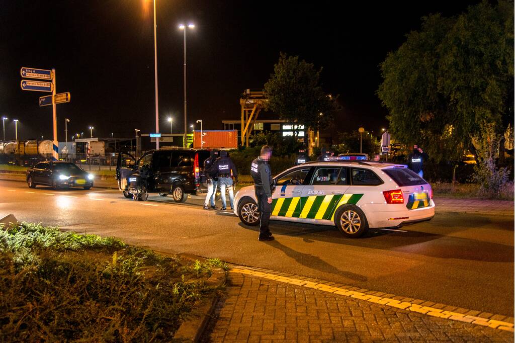 2950 kilo cocaÏne in zeecontainers; arrestatieteam doet inval