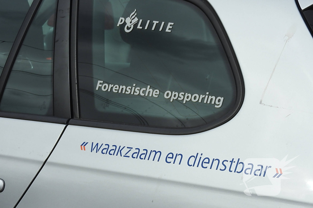 Voorzijde van woning beschadigd na explosie