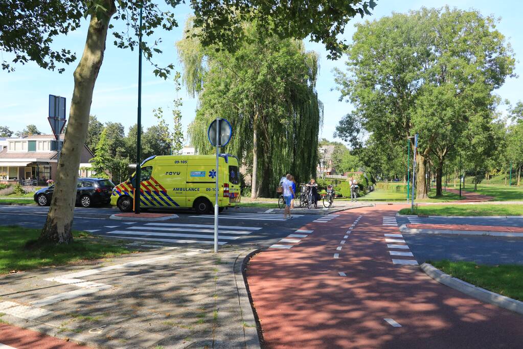 E-biker aangereden op rotonde