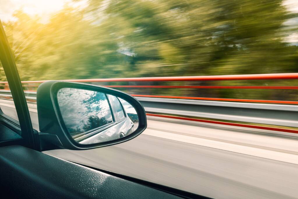 BMW-bestuurder rijdt asociaal over snelweg