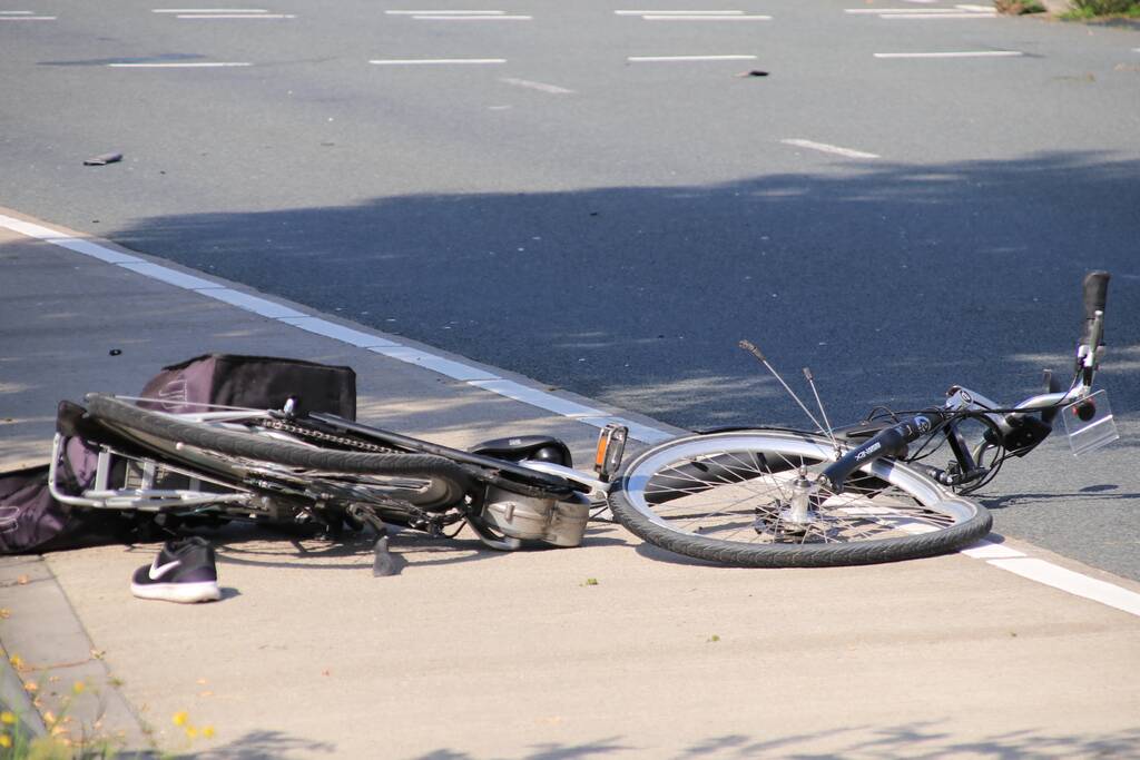 E-bikester overleden na zwaar ongeval op kruising