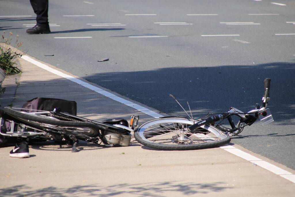 E-bikester overleden na zwaar ongeval op kruising
