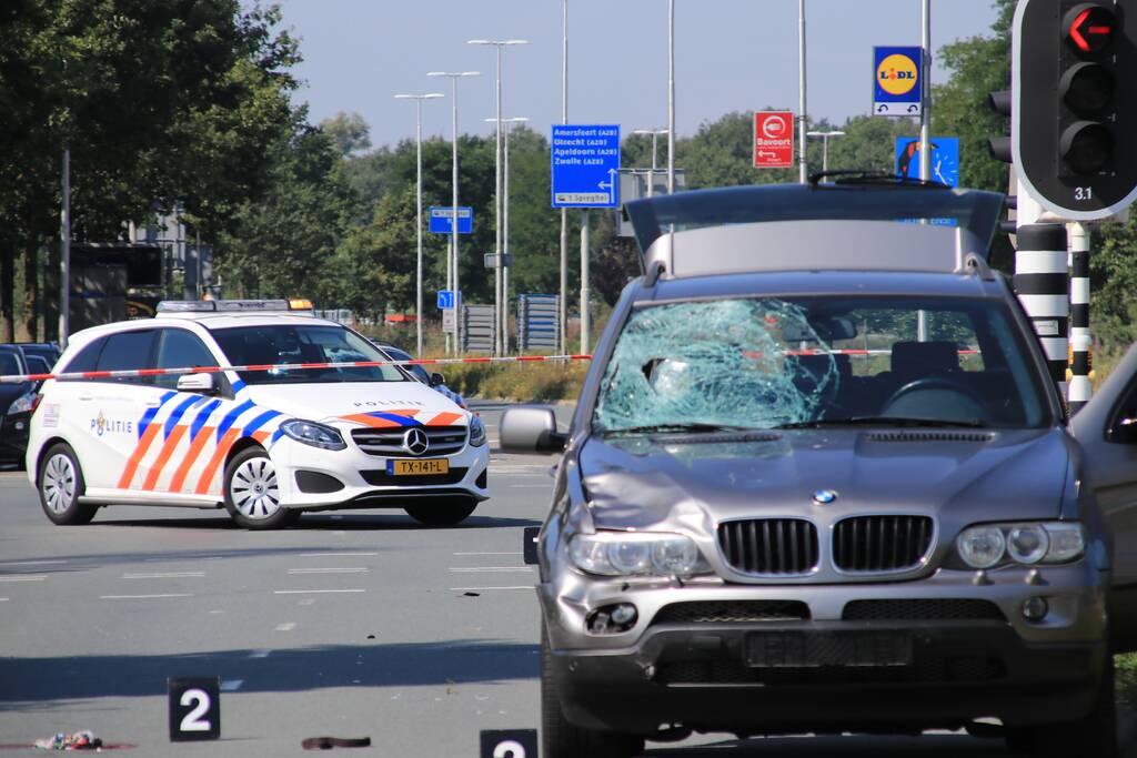 E-bikester overleden na zwaar ongeval op kruising