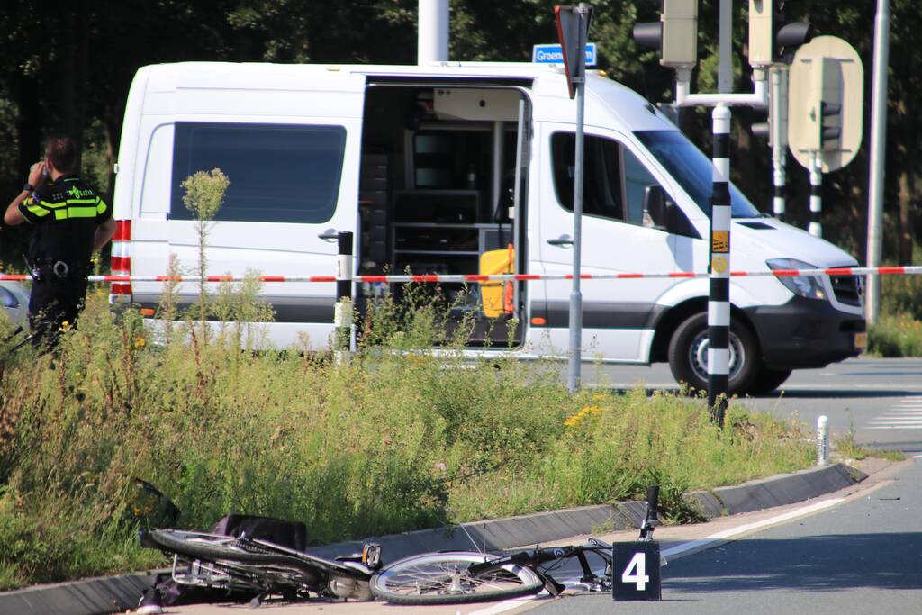 E-bikester overleden na zwaar ongeval op kruising
