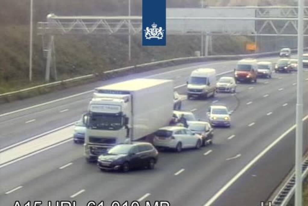 Rijstroken afgesloten na ongeval tussen meerdere voertuigen