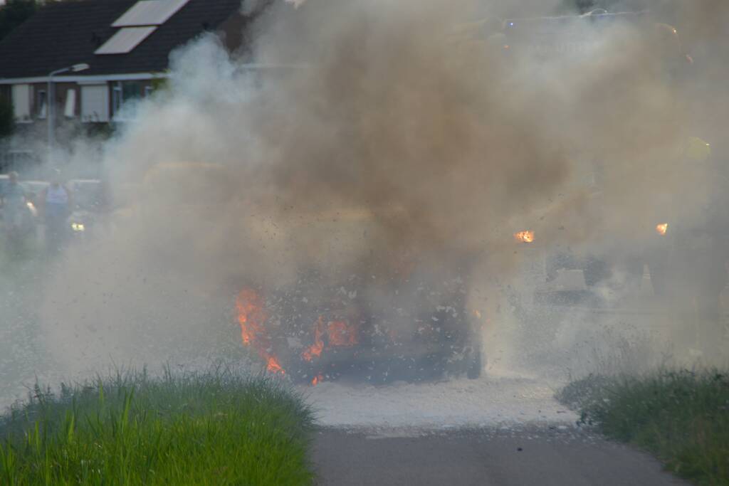 Personenauto verwoest na brand