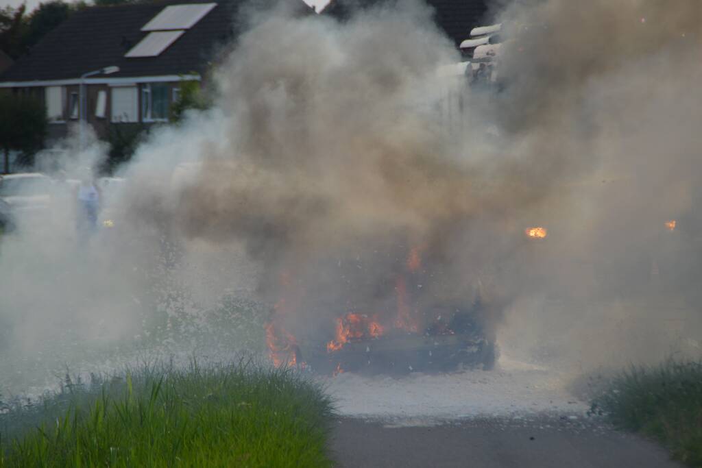 Personenauto verwoest na brand