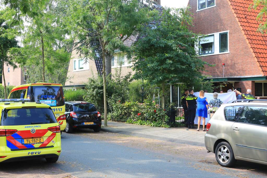 Man zwaargewond na val van keukentrapje