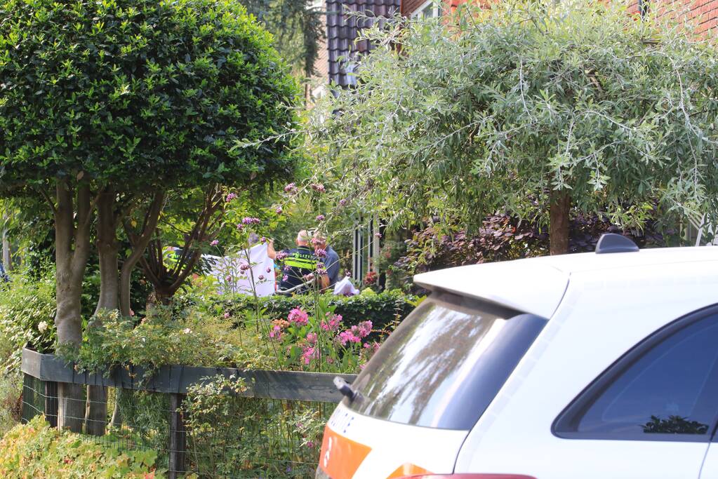 Man zwaargewond na val van keukentrapje