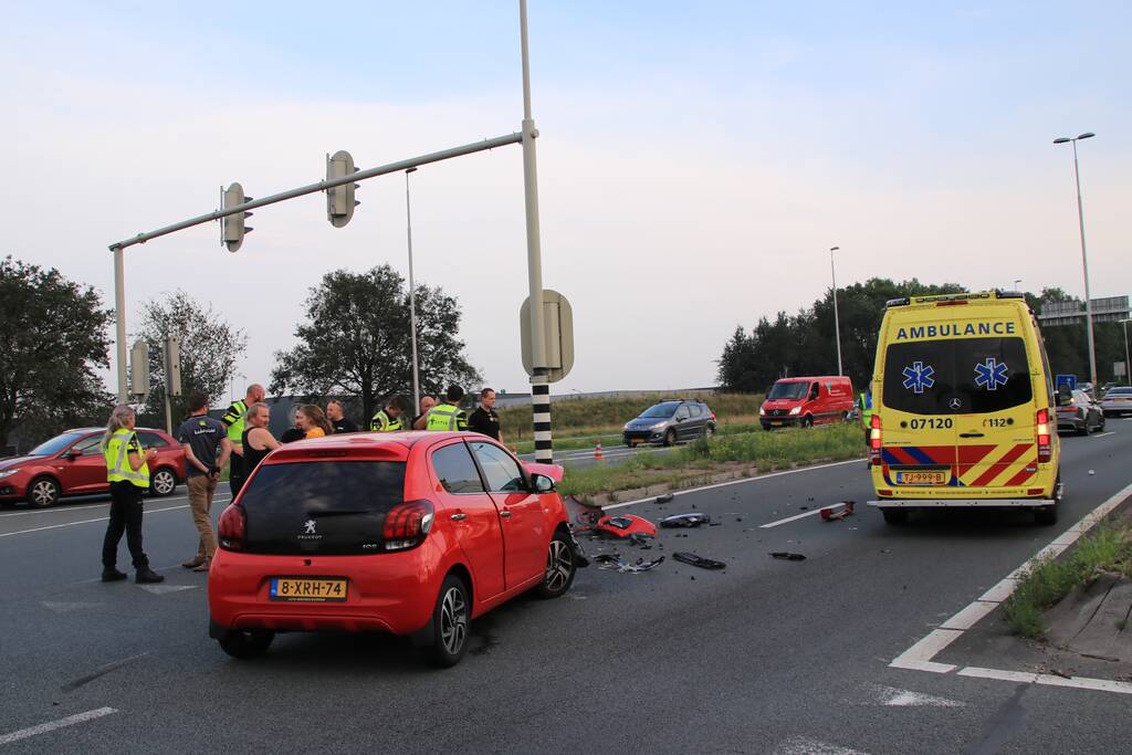 Twee voertuigen zwaar beschadigd bij aanrijding