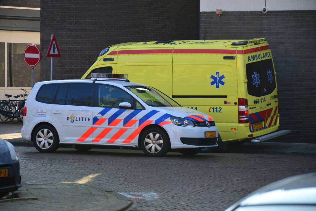 Man neergestoken na conflict in brandgang