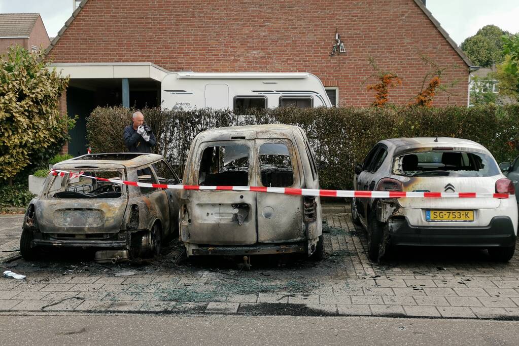 Forensisch onderzoek naar autobranden vannacht