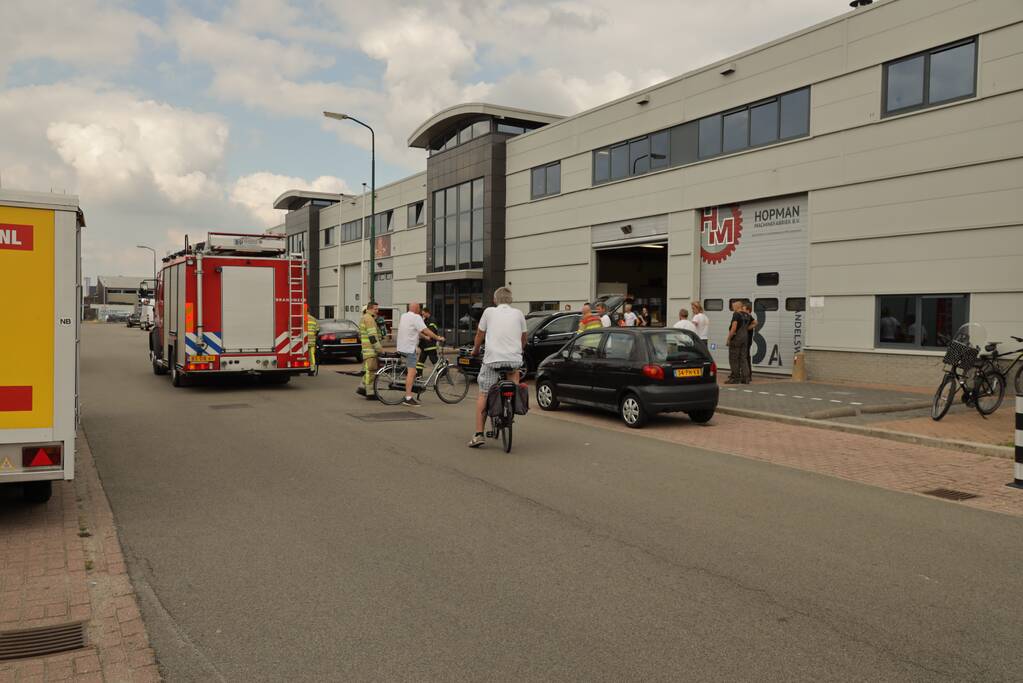 Nieuwe auto vliegt spontaan in brand