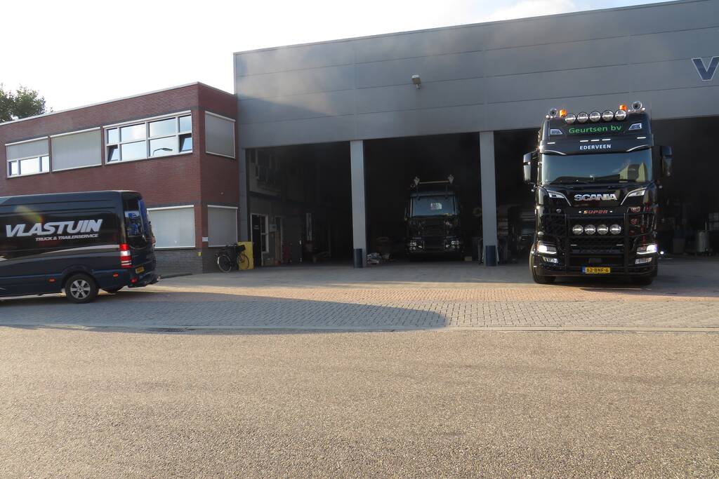 Bedrijf vol met rook na brand in lasapparaat