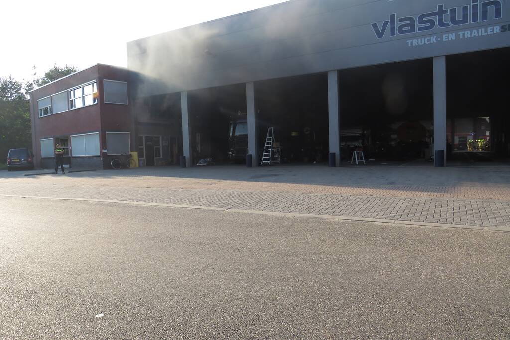 Bedrijf vol met rook na brand in lasapparaat