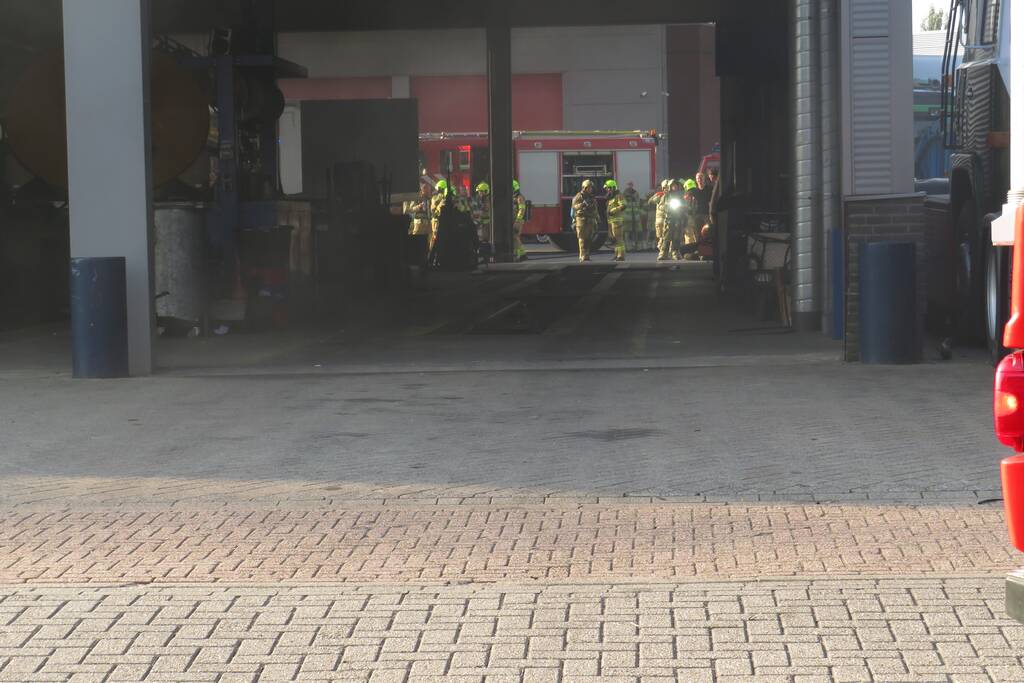 Bedrijf vol met rook na brand in lasapparaat