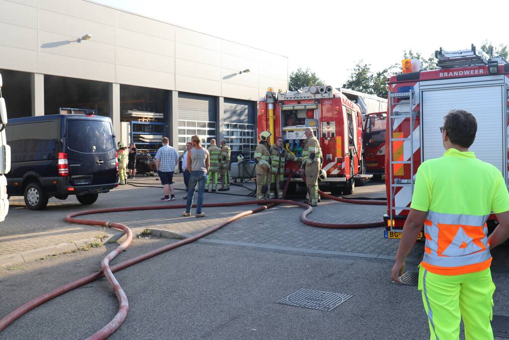 Bedrijf vol met rook na brand in lasapparaat