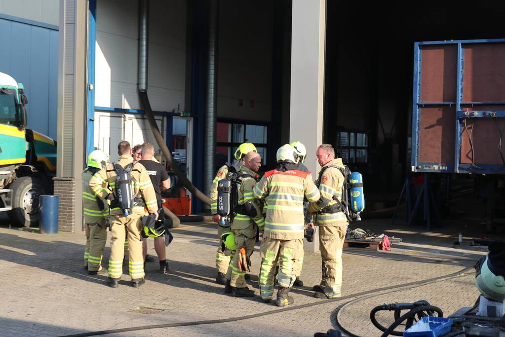 Bedrijf vol met rook na brand in lasapparaat