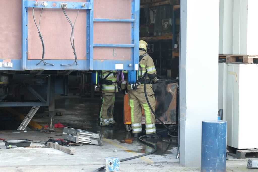 Bedrijf vol met rook na brand in lasapparaat