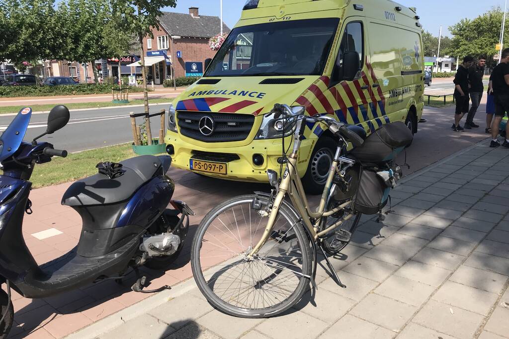 Fietser aangereden door scooter