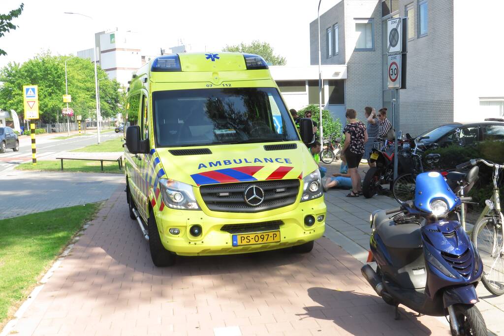 Fietser aangereden door scooter