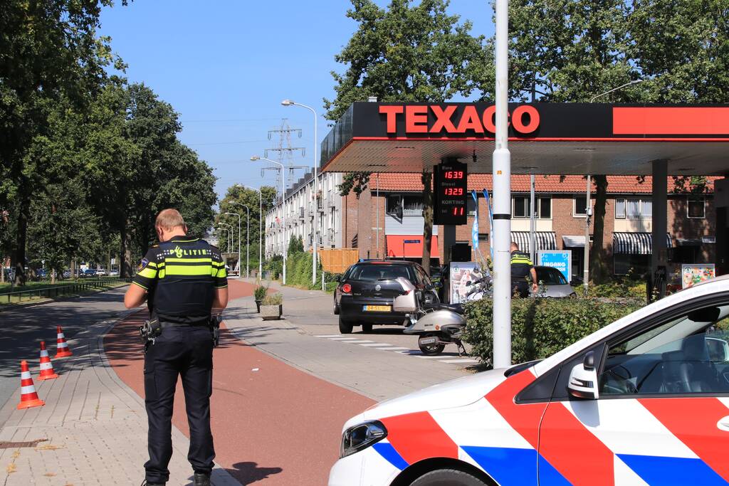 Scooterrijdster gewond bij aanrijding