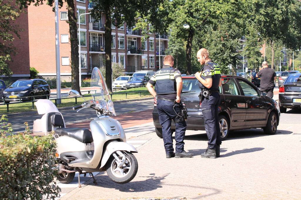 Scooterrijdster gewond bij aanrijding