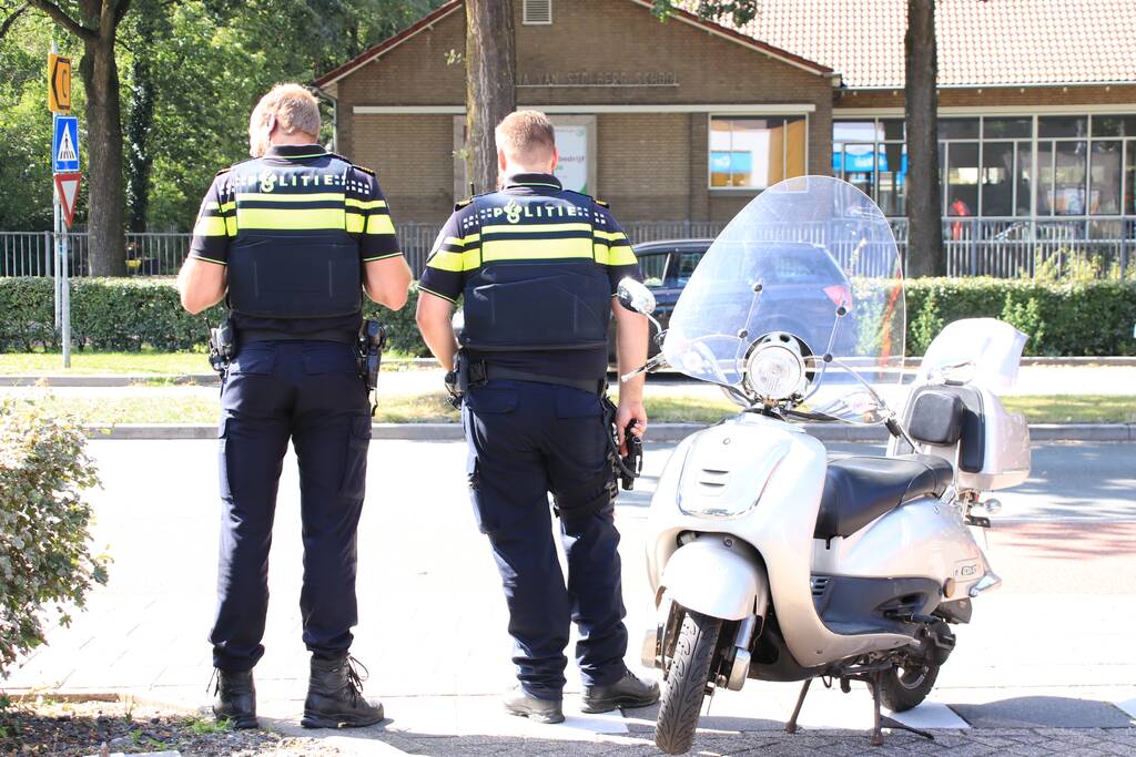 Scooterrijdster gewond bij aanrijding